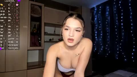 HoneyBunny  online show from April 2026 07:11:01 PM