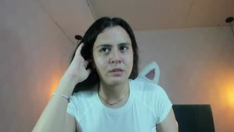Snapshot of honeybuu_ chatting on July 2026 02:41:01 PM Emily online show from July 2026 02:41:01 PM