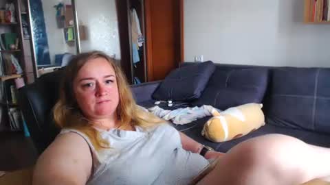 Snapshot of honeydewmolly chatting on May 2026 08:53:02 AM HoneydewMolly online show from May 2026 08:53:02 AM
