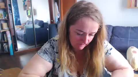 Snapshot of honeydewmolly chatting on May 2026 08:54:01 AM HoneydewMolly online show from May 2026 08:54:01 AM