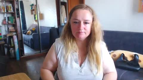 Snapshot of honeydewmolly chatting on July 2026 09:11:02 AM HoneydewMolly online show from July 2026 09:11:02 AM