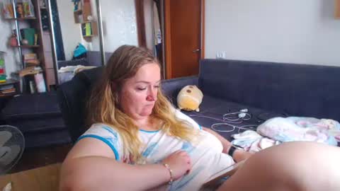 Snapshot of honeydewmolly chatting on July 2026 11:05:02 AM HoneydewMolly online show from July 2026 11:05:02 AM