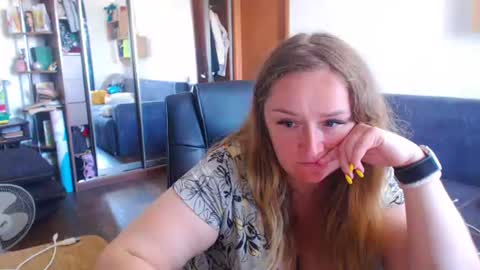 Snapshot of honeydewmolly chatting on July 2026 11:06:02 AM HoneydewMolly online show from July 2026 11:06:02 AM