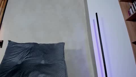 Sofia independent model online show from October 2025 11:25:01 AM