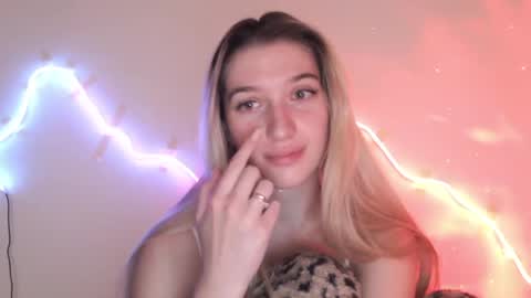 Snapshot of honeyveil chatting on April 2026 12:30:01 PM honeyveil online show from April 2026 12:30:01 PM