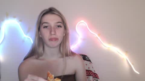 Snapshot of honeyveil chatting on May 2026 12:13:02 PM honeyveil online show from May 2026 12:13:02 PM