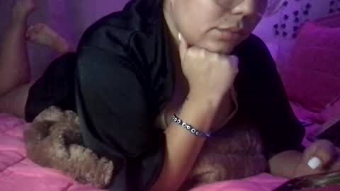 honeyyy89 online show from November 2025 01:22:01 AM