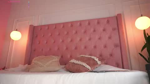 Honey Moon  Help me to reach 100 thumbs up online show from March 2026 07:32:02 PM