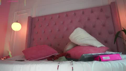 Honey Moon  Help me to reach 100 thumbs up online show from April 2026 07:39:02 PM