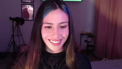 Snapshot of honeyypeaach chatting on February 2025 10:25:01 PM    online show from February 2025 10:25:01 PM