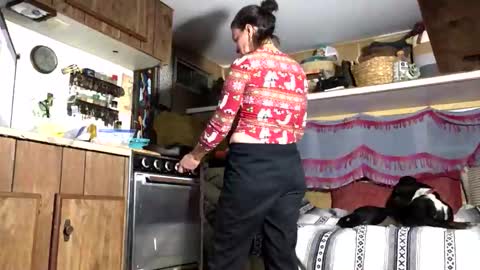 hoodoou online show from December 2025 01:58:02 AM