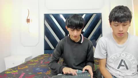 hoot_booys_ online show from November 2025 07:57:01 PM