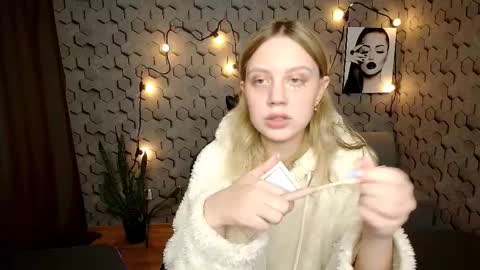 Snapshot of hope_happyyy chatting on March 2025 12:12:01 PM hope happyyy online show from March 2025 12:12:01 PM