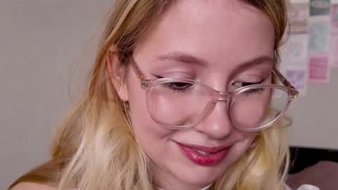 Audrey online show from November 2025 03:37:02 AM