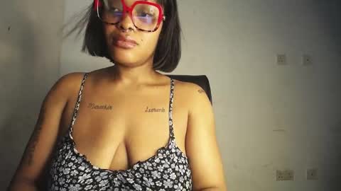horny_ebonygirl_ online show from May 2026 07:03:01 AM