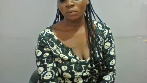 Snapshot of horny_hearts chatting on June 2026 06:15:01 AM phanice online show from June 2026 06:15:01 AM
