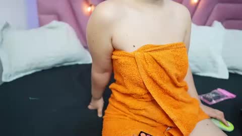Snapshot of hornybarelylegalgirl chatting on June 2026 12:09:02 PM Khloe online show from June 2026 12:09:02 PM