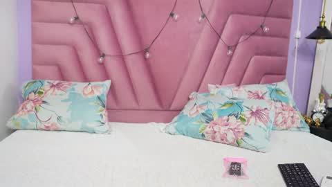 Snapshot of hornybarelylegalgirl chatting on June 2026 12:22:01 PM Khloe online show from June 2026 12:22:01 PM