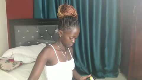 Snapshot of hornybella4 chatting on December 2024 04:19:01 PM Bella online show from December 2024 04:19:01 PM