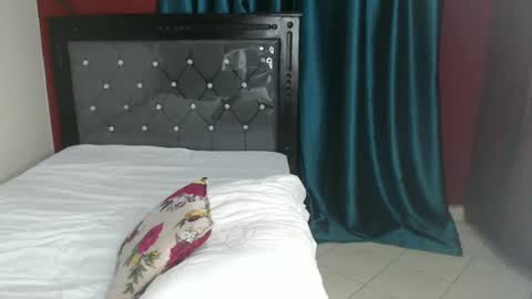 Snapshot of hornybella4 chatting on January 2025 01:06:01 AM Bella online show from January 2025 01:06:01 AM