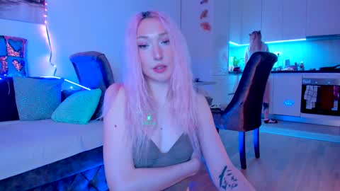 Snapshot of hornybunnys chatting on December 2024 07:10:01 PM Alex and Rosie online show from December 2024 07:10:01 PM