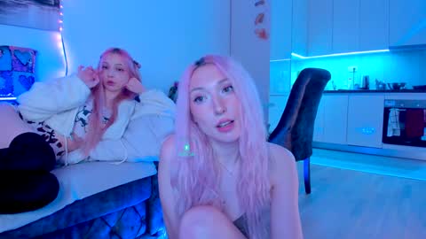 Snapshot of hornybunnys chatting on December 2024 10:15:02 PM Alex and Rosie online show from December 2024 10:15:02 PM