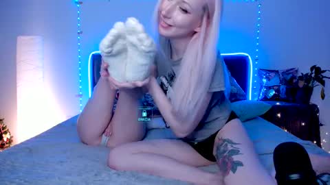 Snapshot of hornybunnys chatting on February 2025 07:02:01 PM Alex and Rosie online show from February 2025 07:02:01 PM