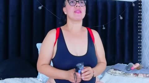 Snapshot of hornylatimommy chatting on January 2026 07:04:01 PM Natasha online show from January 2026 07:04:01 PM