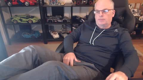 Snapshot of hornynthick70 chatting on December 2024 01:03:02 AM hornynthick70 online show from December 2024 01:03:02 AM