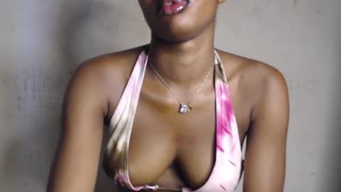 Snapshot of hornyslut_xx chatting on June 2026 08:27:02 AM Bella online show from June 2026 08:27:02 AM