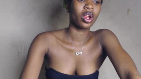 Snapshot of hornyslut_xx chatting on June 2026 07:24:02 PM Bella online show from June 2026 07:24:02 PM