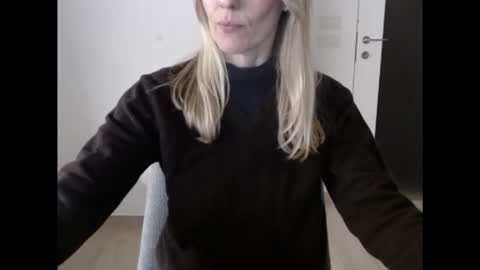 Hornyssima online show from December 2025 04:33:01 PM