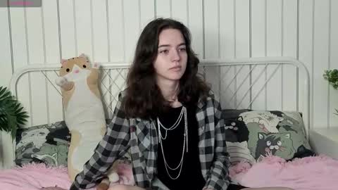 Mia online show from October 2025 08:25:01 AM