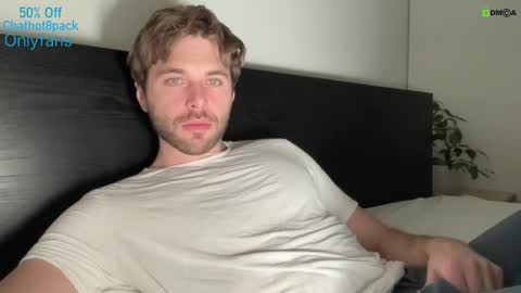 Snapshot of hot8pack01 chatting on January 2025 09:51:01 PM Edward aka Wolf online show from January 2025 09:51:01 PM