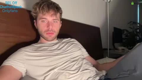 Edward aka Wolf online show from November 2025 09:15:02 PM