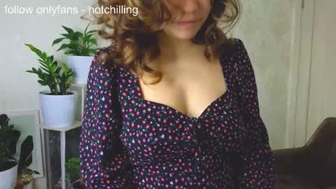 LiluCaroline online show from November 2025 01:43:03 PM