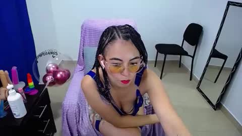 Snapshot of hot_girl01_hanna chatting on June 2026 10:54:02 PM angie online show from June 2026 10:54:02 PM