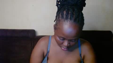 Linah online show from November 2025 10:37:02 PM