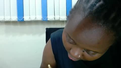 Linah online show from December 2025 04:37:02 PM