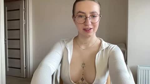 Lina online show from December 2024 08:28:02 AM