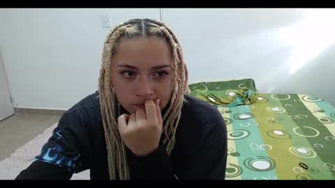 Mia online show from January 2025 08:48:01 PM