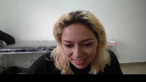 Mia online show from March 2025 12:12:01 PM