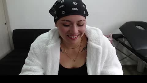 Mia online show from March 2025 06:12:01 PM