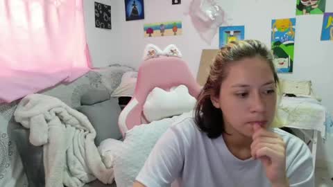 Snapshot of hot_mommymia chatting on May 2026 04:15:02 PM Mia online show from May 2026 04:15:02 PM