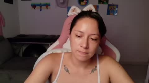 Snapshot of hot_mommymia chatting on June 2026 05:01:02 PM Mia online show from June 2026 05:01:02 PM