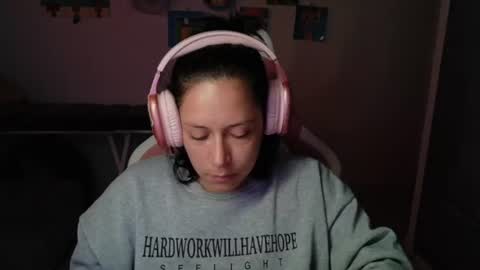 Snapshot of hot_mommymia chatting on June 2026 04:38:01 PM Mia online show from June 2026 04:38:01 PM