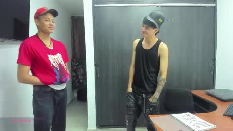 Vanesa Oliver and Andrew online show from December 2025 12:14:01 PM