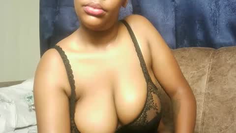 Snapshot of hot_sexxxy_bitch chatting on May 2026 01:11:02 AM Amanda online show from May 2026 01:11:02 AM