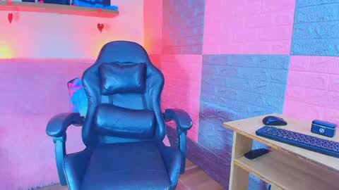 Snapshot of hotcakes_uwu chatting on May 2026 04:06:02 AM Hotcakes online show from May 2026 04:06:02 AM