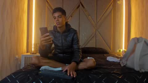 hotcouple_222 online show from November 2025 07:41:02 AM